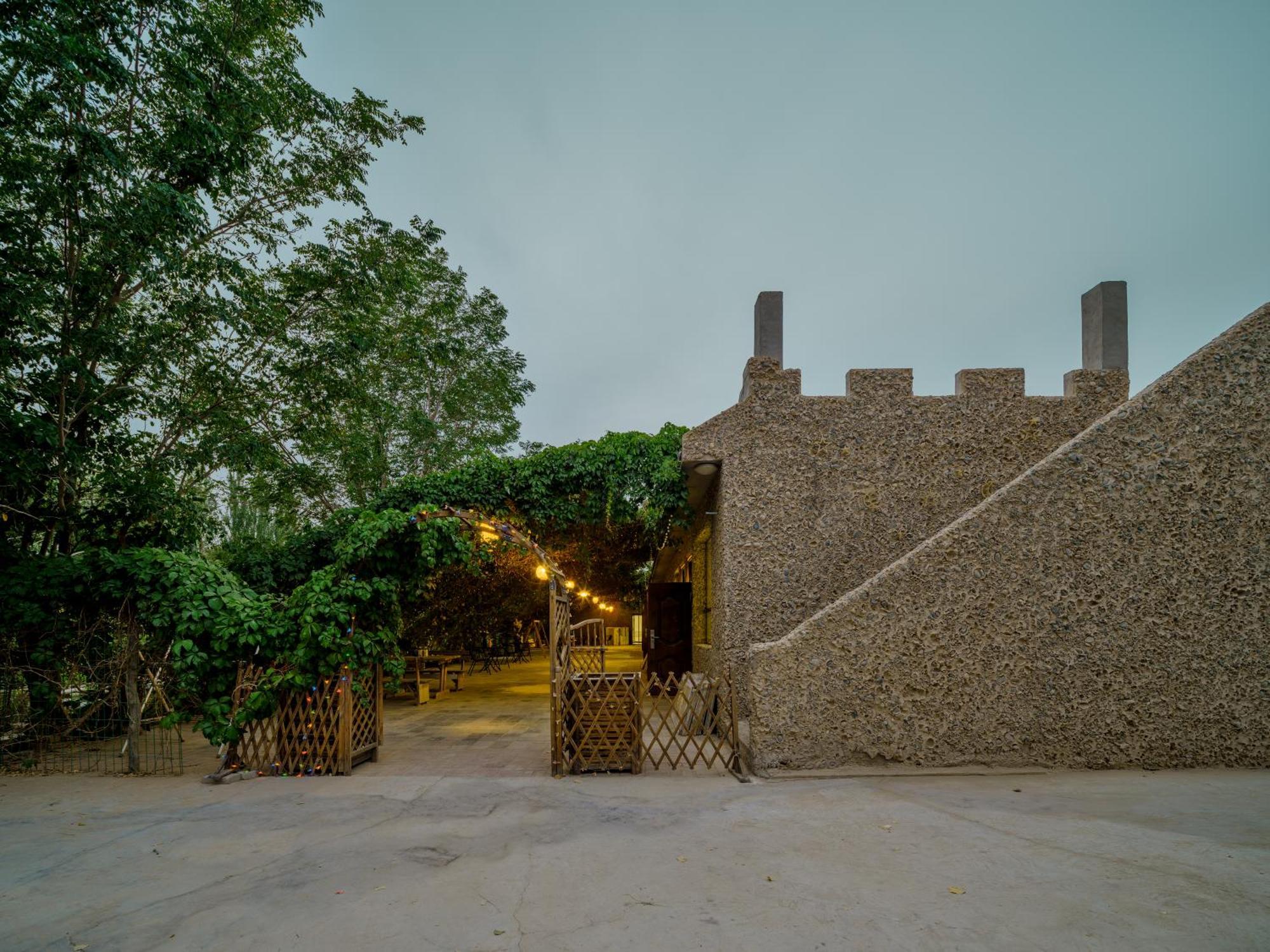 Dunhuang Hu Yang Inn Extérieur photo